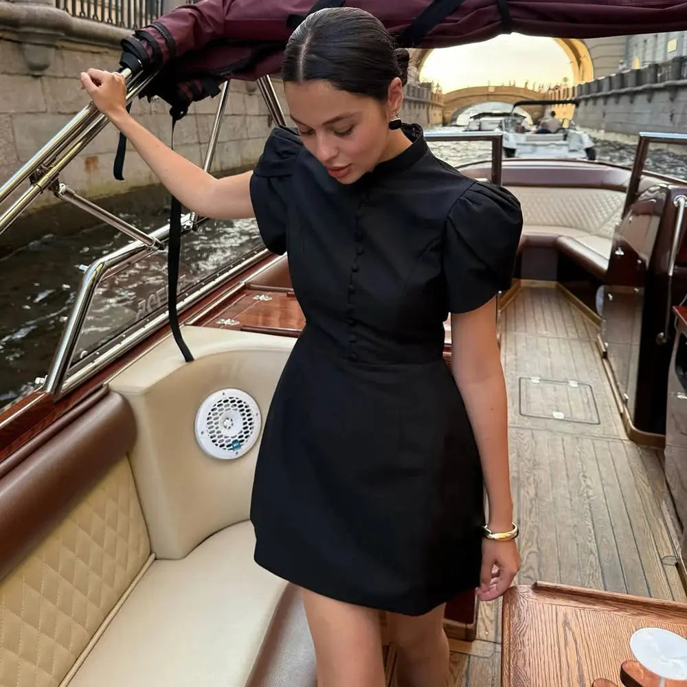 Robe Courte Élégante à Manches Bouffantes et Col