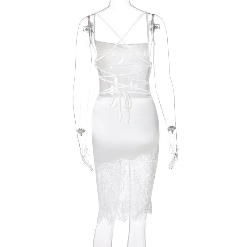 Robe midi élégante à fines bretelles avec détails en dentelle