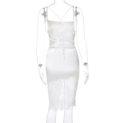 Robe midi élégante à fines bretelles avec détails en dentelle