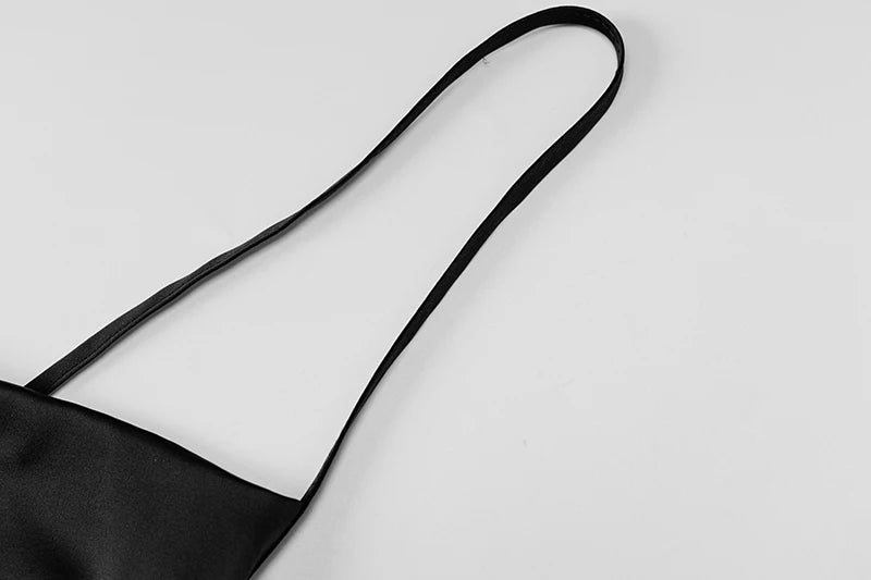 Robe midi élégante à fines bretelles avec détails en dentelle