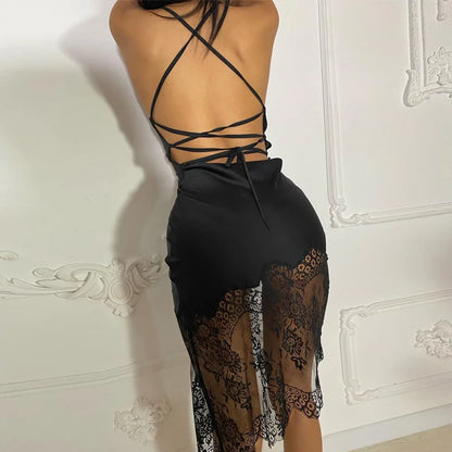 Robe midi élégante à fines bretelles avec détails en dentelle