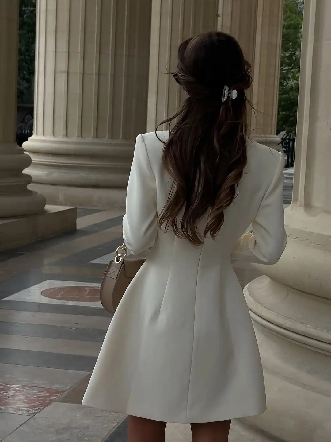 Robe Courte Élégante à Taille Plissée