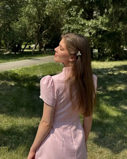 Robe Courte Élégante à Manches Bouffantes et Col