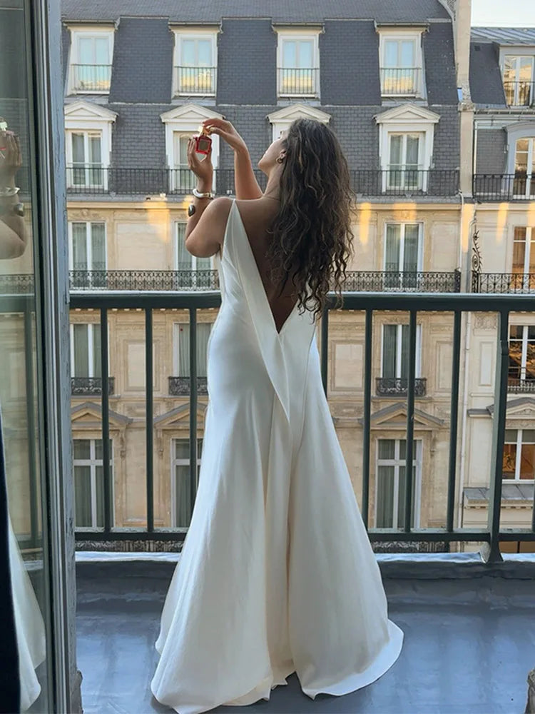 Robe Longue Satinée Élégante à Col V
