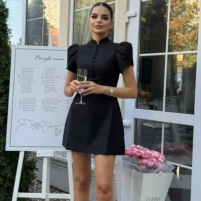 Robe Courte Élégante à Manches Bouffantes et Col