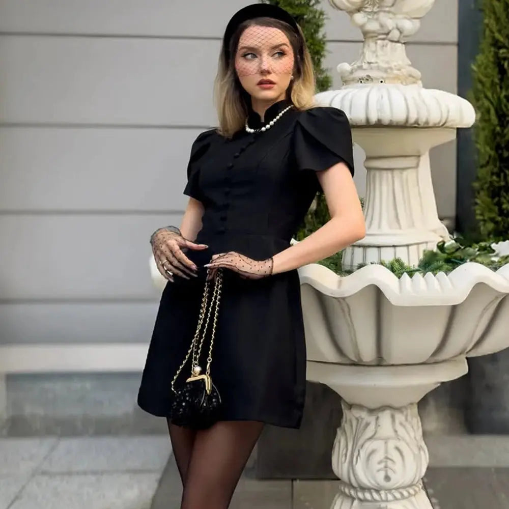 Robe Courte Élégante à Manches Bouffantes et Col