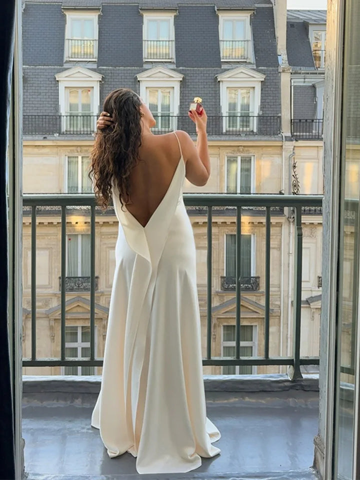 Robe Longue Satinée Élégante à Col V