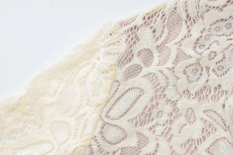 Robe en maille avec empiècements en tulle